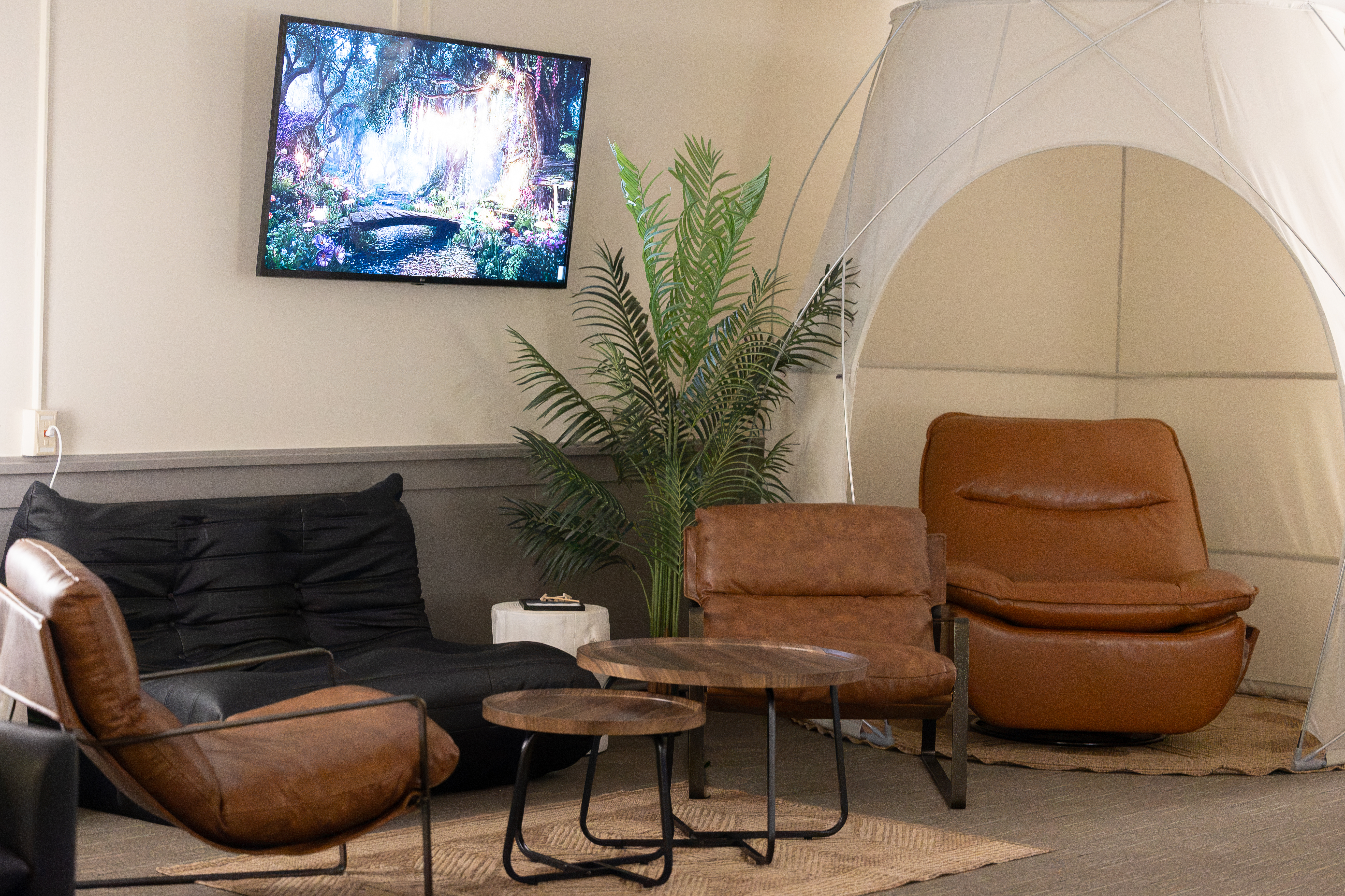 An image of the lounge area at the Reboot Center. 